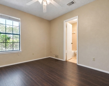 525 Grace Lane - Photo Thumbnail 11