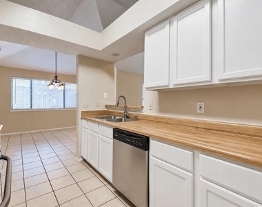 525 Grace Lane - Photo Thumbnail 5