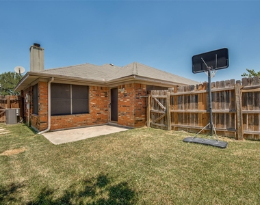 525 Grace Lane - Photo Thumbnail 12