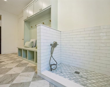 11131 Hillcrest Road - Photo Thumbnail 17