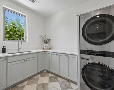 11131 Hillcrest Road - Photo Thumbnail 16