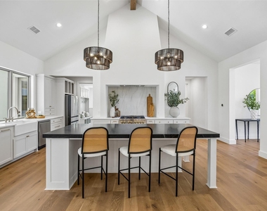 11131 Hillcrest Road - Photo Thumbnail 10