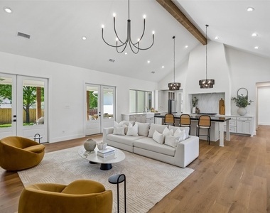 11131 Hillcrest Road - Photo Thumbnail 4