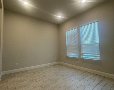 3104 Ferrero Lane - Photo Thumbnail 4
