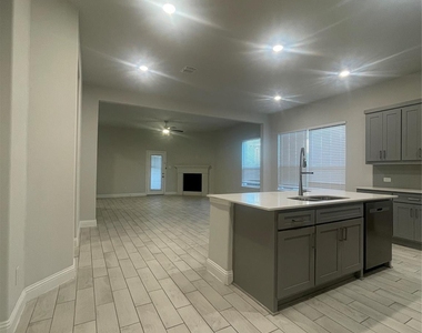 3104 Ferrero Lane - Photo Thumbnail 6