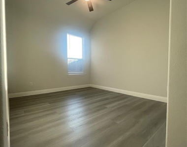 3104 Ferrero Lane - Photo Thumbnail 10