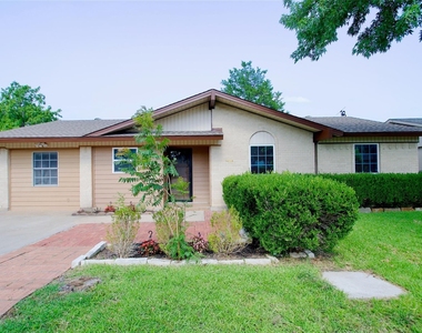 2708 N Avenue - Photo Thumbnail 3