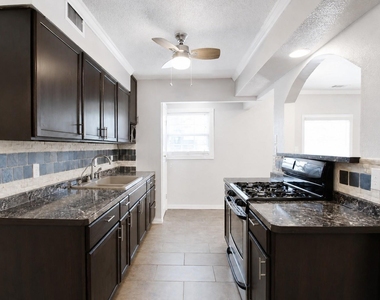 2708 N Avenue - Photo Thumbnail 11