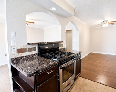 2708 N Avenue - Photo Thumbnail 7
