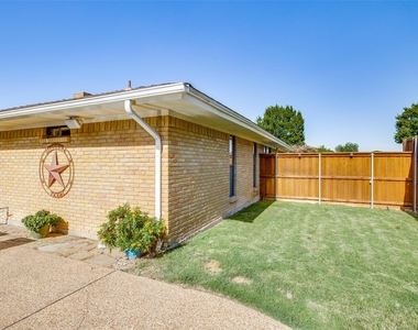 2617 Pinehurst Drive - Photo Thumbnail 23