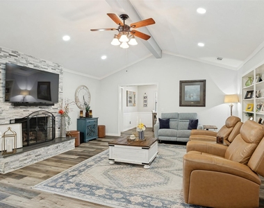 2617 Pinehurst Drive - Photo Thumbnail 5