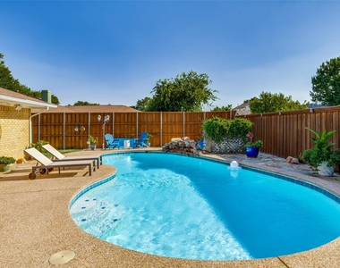 2617 Pinehurst Drive - Photo Thumbnail 20