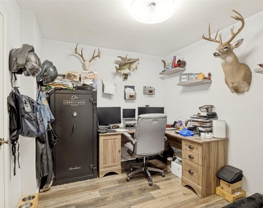 2617 Pinehurst Drive - Photo Thumbnail 16