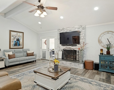 2617 Pinehurst Drive - Photo Thumbnail 4