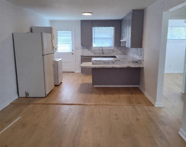 466 26th Avenue Ne - Photo Thumbnail 2