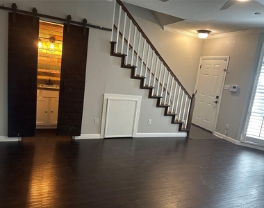3919 Cole Avenue - Photo Thumbnail 6