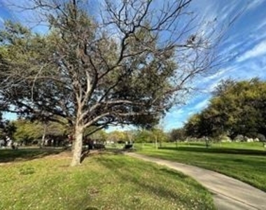 3919 Cole Avenue - Photo Thumbnail 18