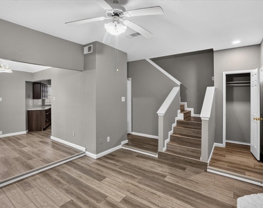 802 Custer Street - Photo Thumbnail 3