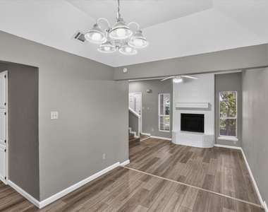 802 Custer Street - Photo Thumbnail 2