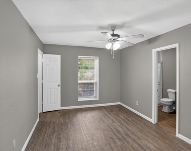 802 Custer Street - Photo Thumbnail 12