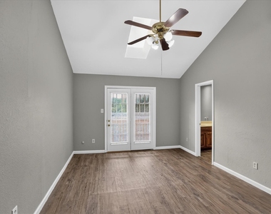 802 Custer Street - Photo Thumbnail 11