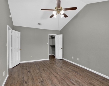 802 Custer Street - Photo Thumbnail 10