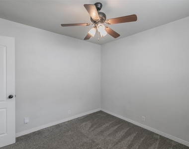 820 Sw Southridge Drive - Photo Thumbnail 24