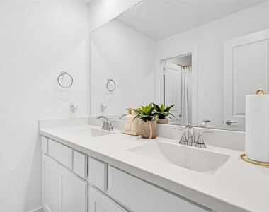 444 Somerville Drive - Photo Thumbnail 23