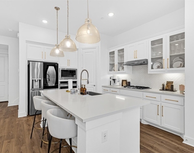 444 Somerville Drive - Photo Thumbnail 7