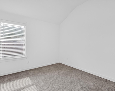444 Somerville Drive - Photo Thumbnail 21