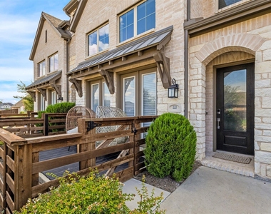 444 Somerville Drive - Photo Thumbnail 2