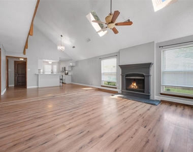 222 Gwendola Drive - Photo Thumbnail 9