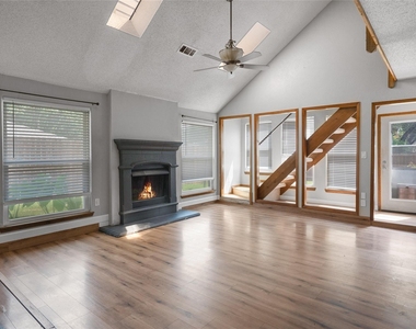 222 Gwendola Drive - Photo Thumbnail 8