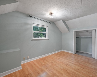 222 Gwendola Drive - Photo Thumbnail 12