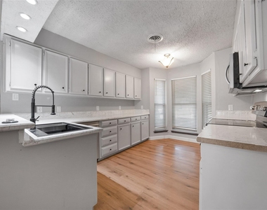 222 Gwendola Drive - Photo Thumbnail 4