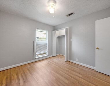 222 Gwendola Drive - Photo Thumbnail 3