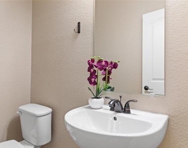 1022 Debby Court - Photo Thumbnail 21