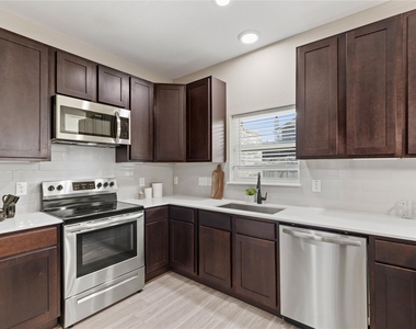 1022 Debby Court - Photo Thumbnail 5