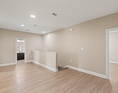 1022 Debby Court - Photo Thumbnail 10