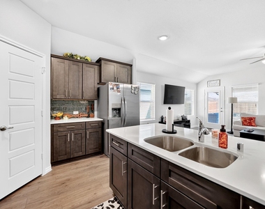 2020 Hearn Drive - Photo Thumbnail 9
