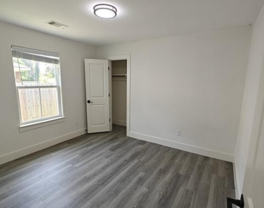 1321 Franklin Avenue - Photo Thumbnail 9