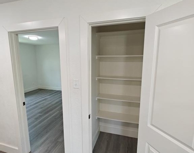 1321 Franklin Avenue - Photo Thumbnail 4