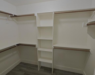 1321 Franklin Avenue - Photo Thumbnail 7