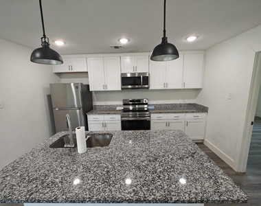 1321 Franklin Avenue - Photo Thumbnail 1