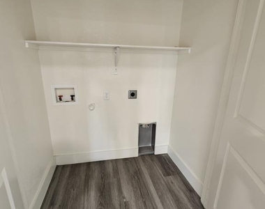 1321 Franklin Avenue - Photo Thumbnail 10