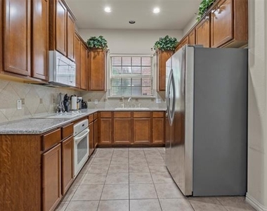 8712 Iron Horse Drive - Photo Thumbnail 8
