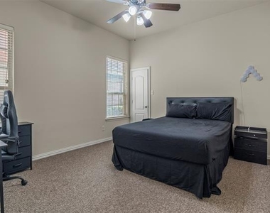 8712 Iron Horse Drive - Photo Thumbnail 9