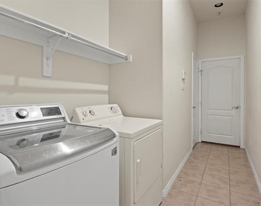 8712 Iron Horse Drive - Photo Thumbnail 12