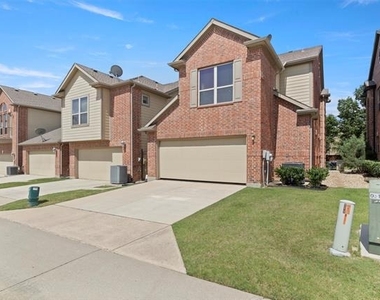 8712 Iron Horse Drive - Photo Thumbnail 2