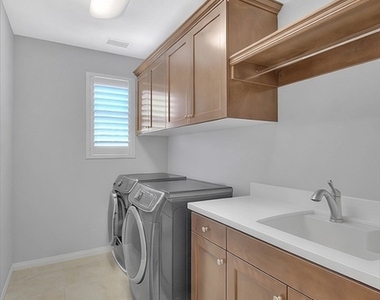 218 Wyndover - Photo Thumbnail 24